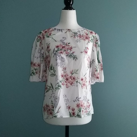 🛍️3/$25 SHEIN Floral Blouse - Picture 1 of 2